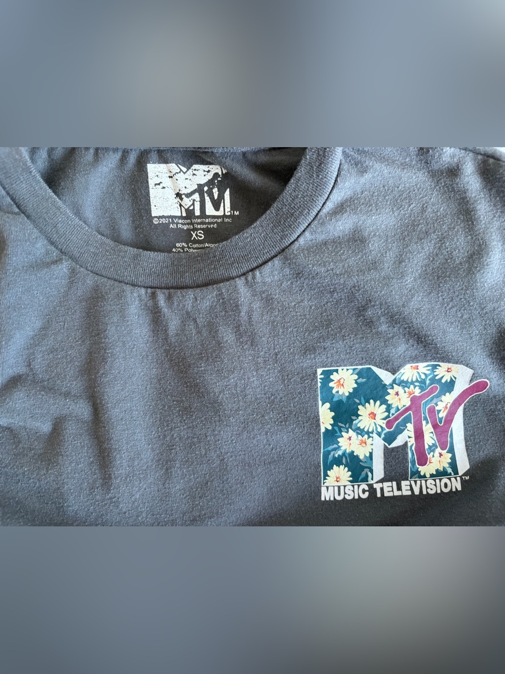 MTV Daisy Logo Crop T-shirt - Floral accents XS